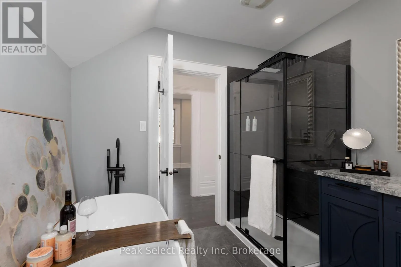 382 QUEEN STREET E