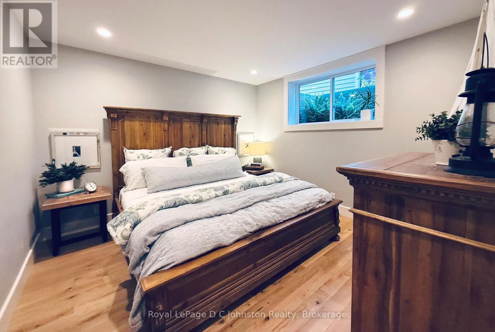 81 CEDAR BUSH DRIVE