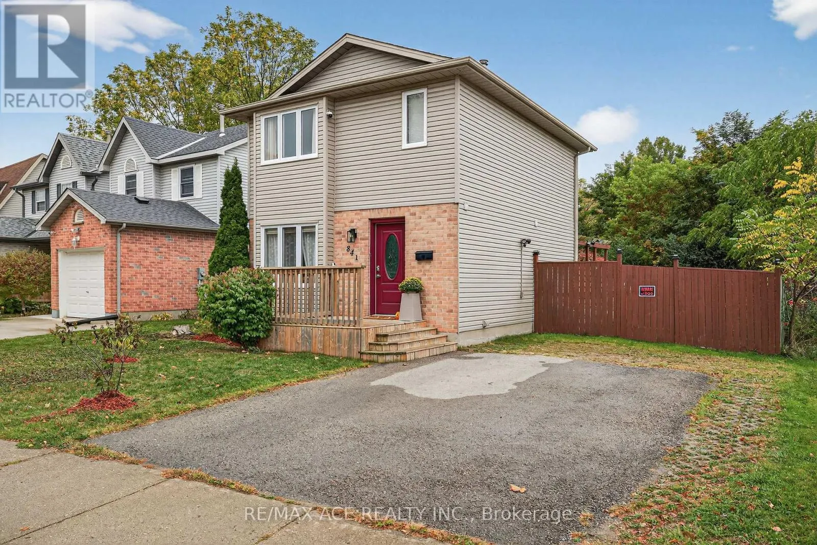 841 DEVERON CRESCENT