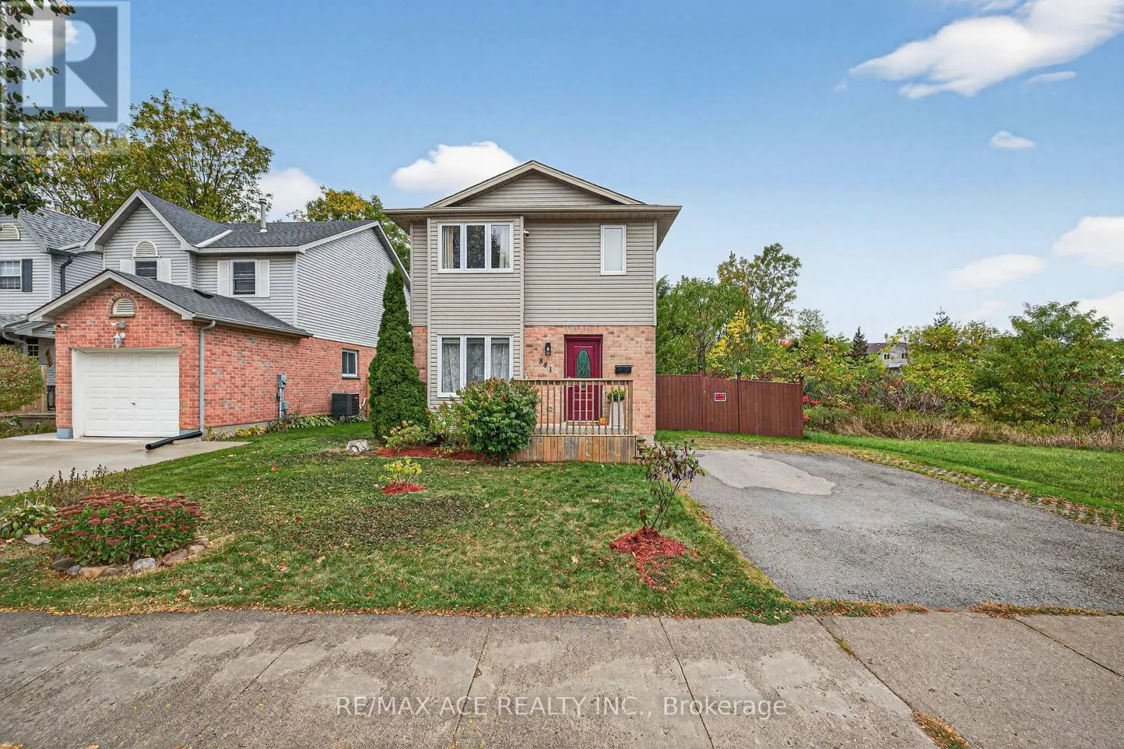 841 DEVERON CRESCENT