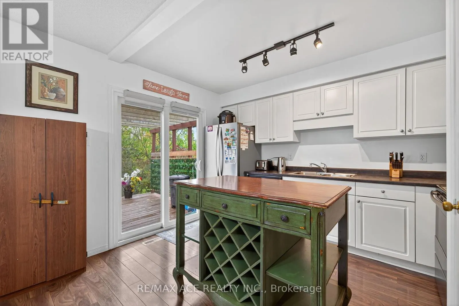 841 DEVERON CRESCENT