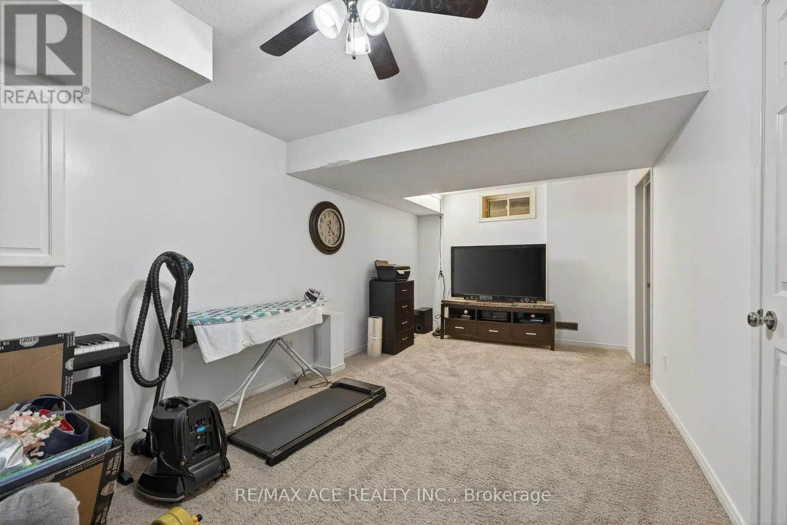 841 DEVERON CRESCENT