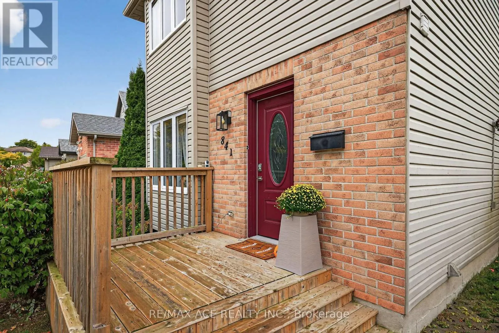 841 DEVERON CRESCENT