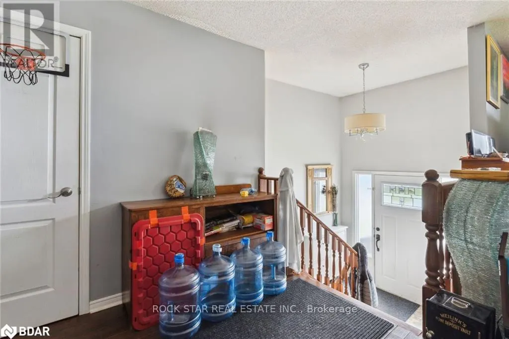 32 HEMLOCK STREET