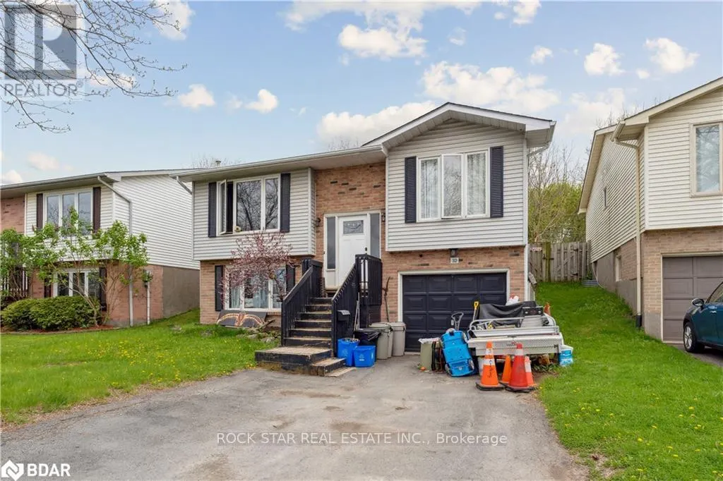 32 HEMLOCK STREET