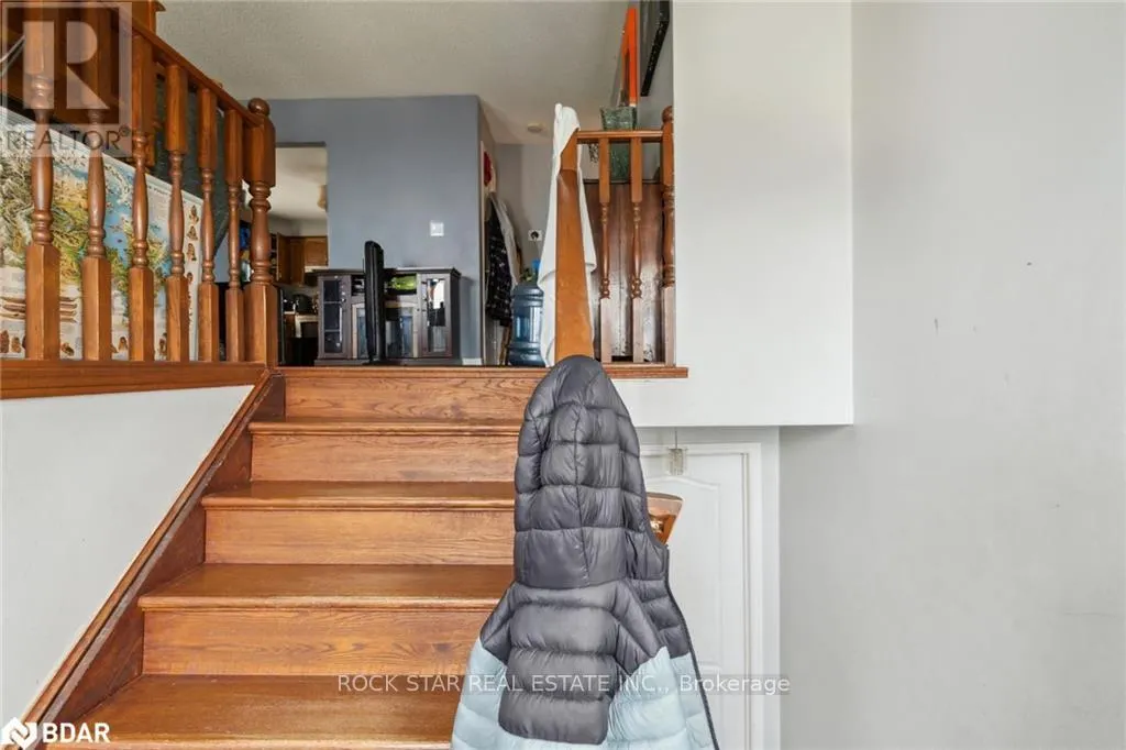 32 HEMLOCK STREET
