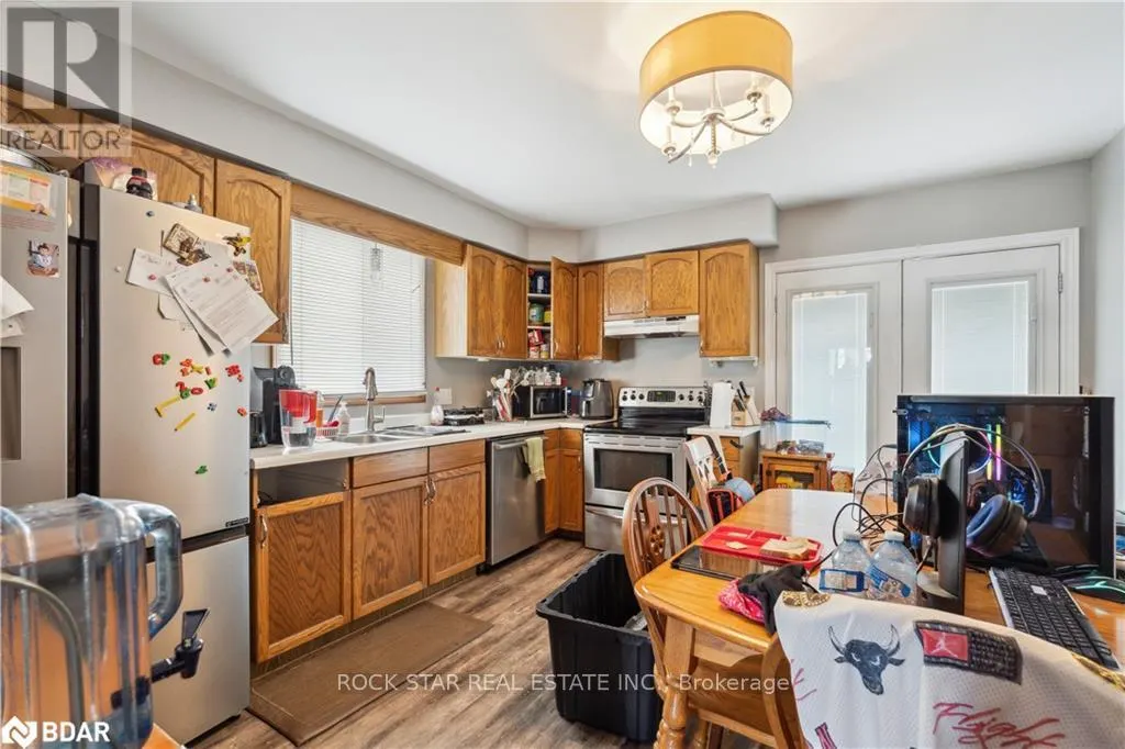 32 HEMLOCK STREET
