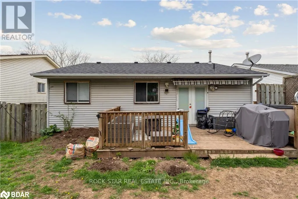 32 HEMLOCK STREET