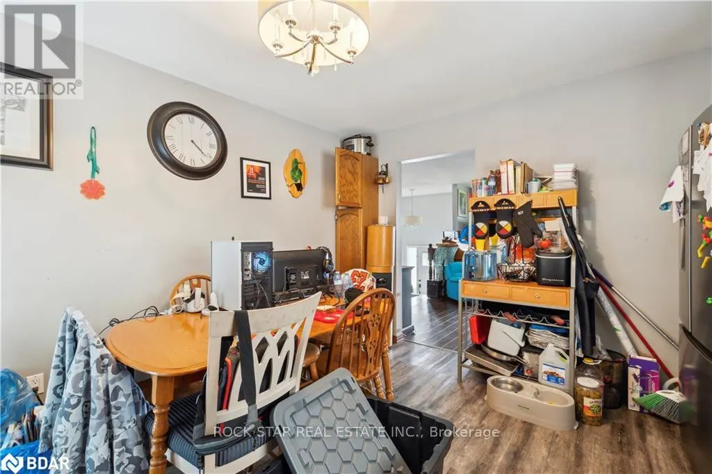 32 HEMLOCK STREET