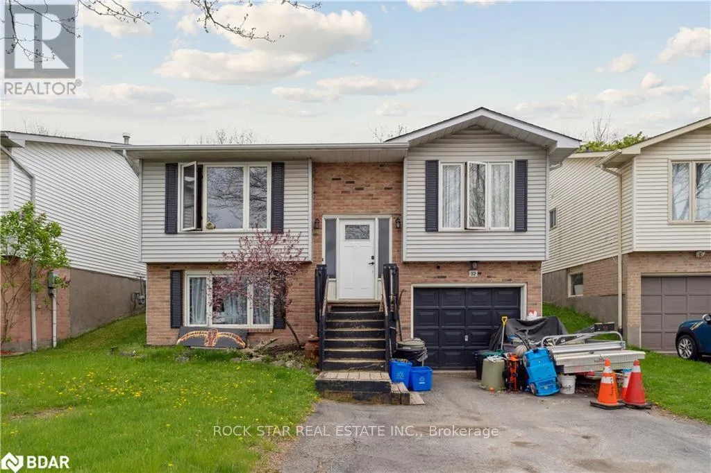32 HEMLOCK STREET