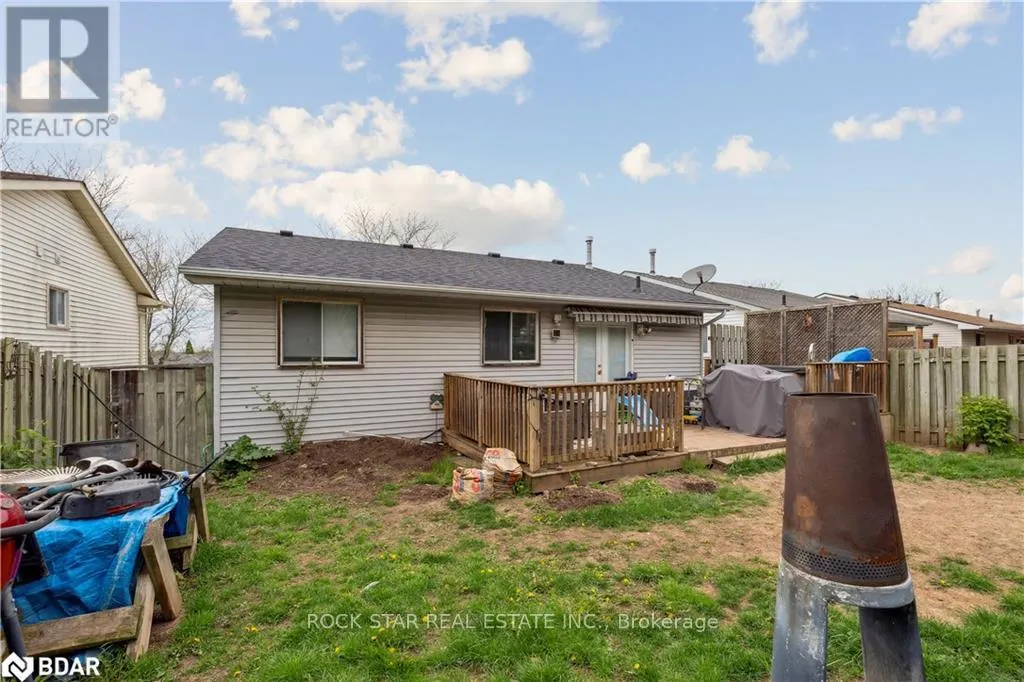 32 HEMLOCK STREET