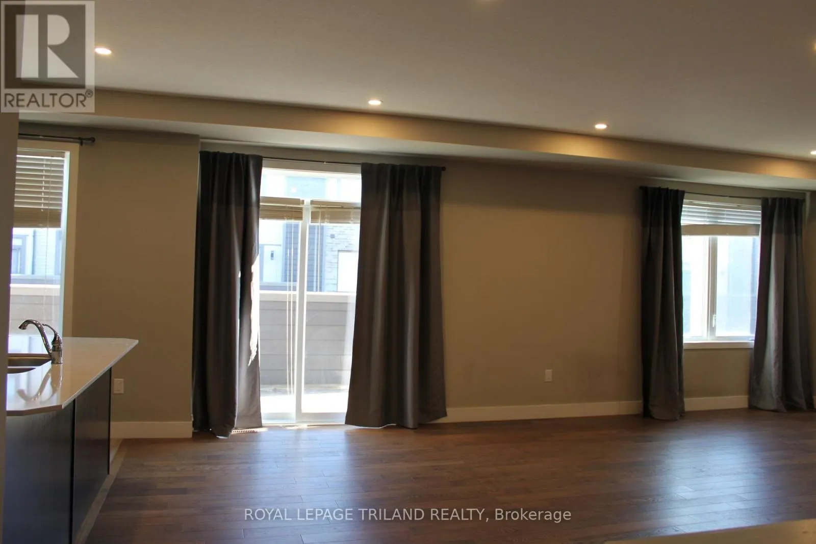 40 - 1960 DALMAGARRY ROAD, #40