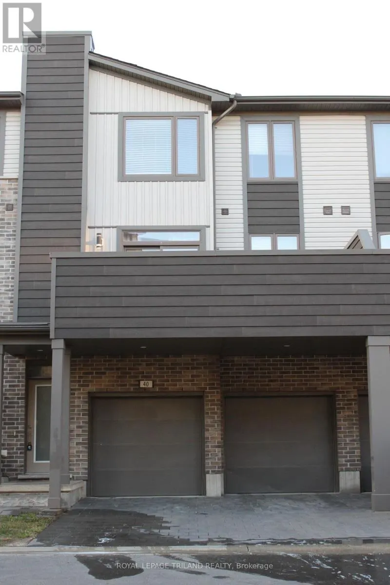 40 - 1960 DALMAGARRY ROAD, #40
