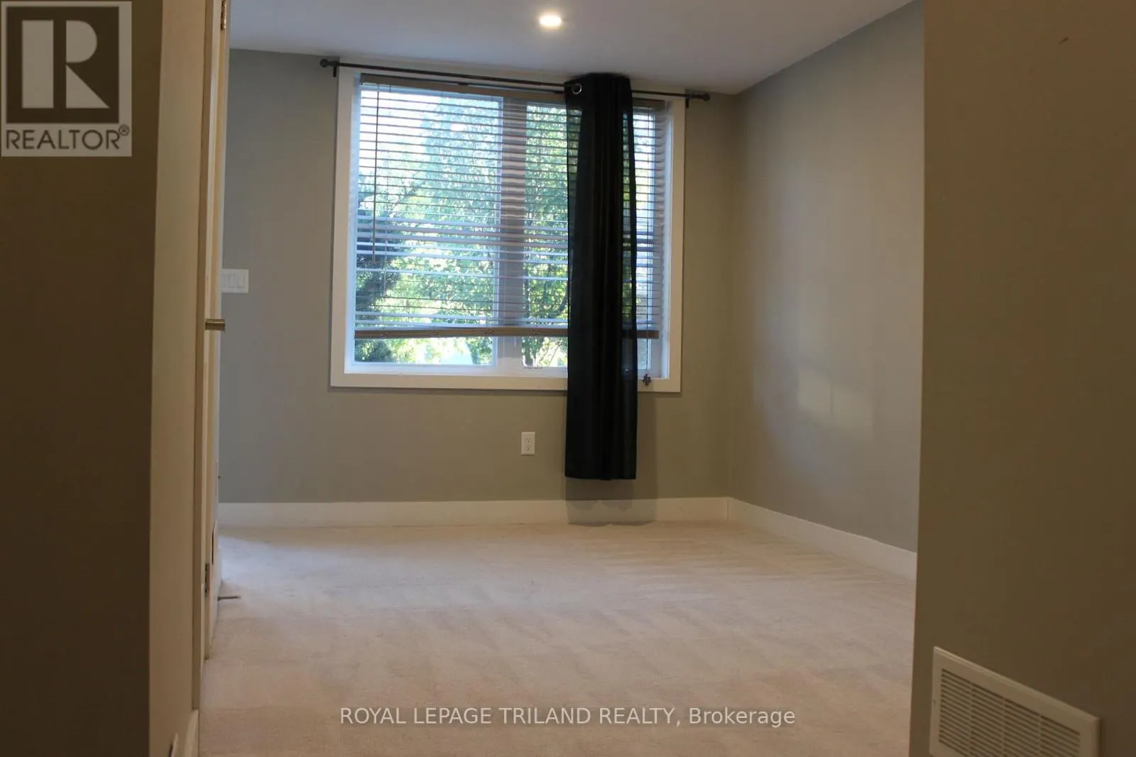 40 - 1960 DALMAGARRY ROAD, #40