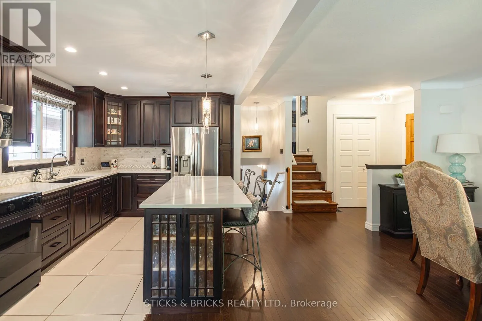 2530 DORCHESTER ROAD