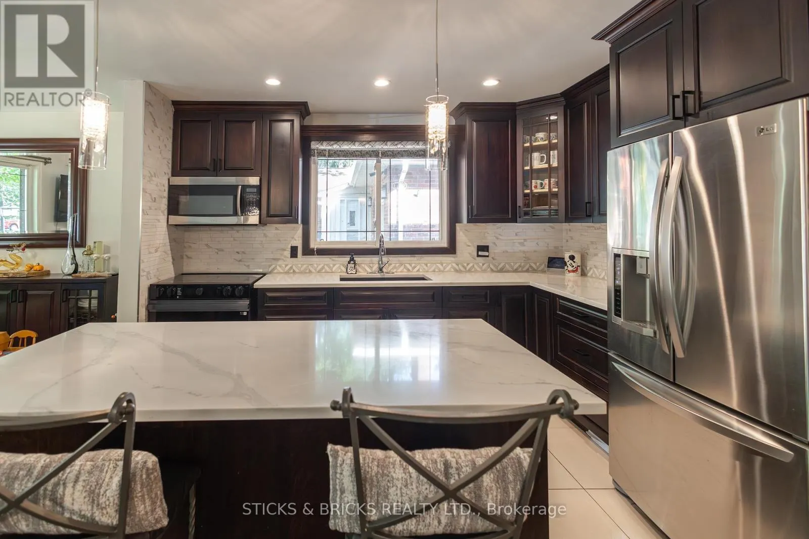 2530 DORCHESTER ROAD