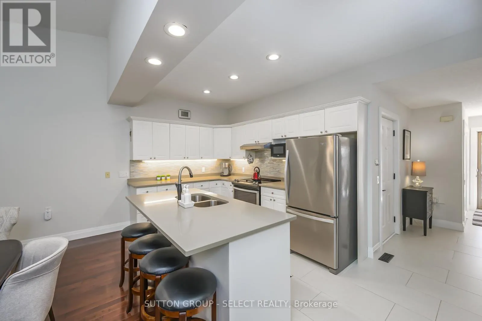 11 - 1337 COMMISSIONERS ROAD W, #11