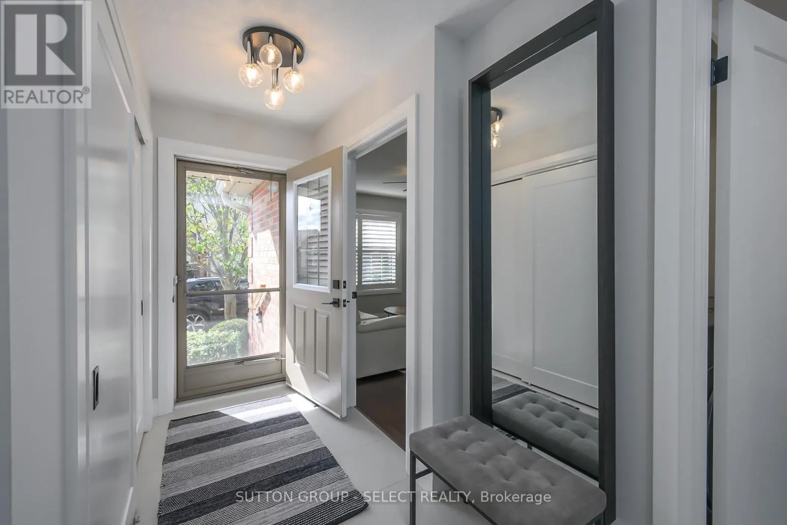 11 - 1337 COMMISSIONERS ROAD W, #11