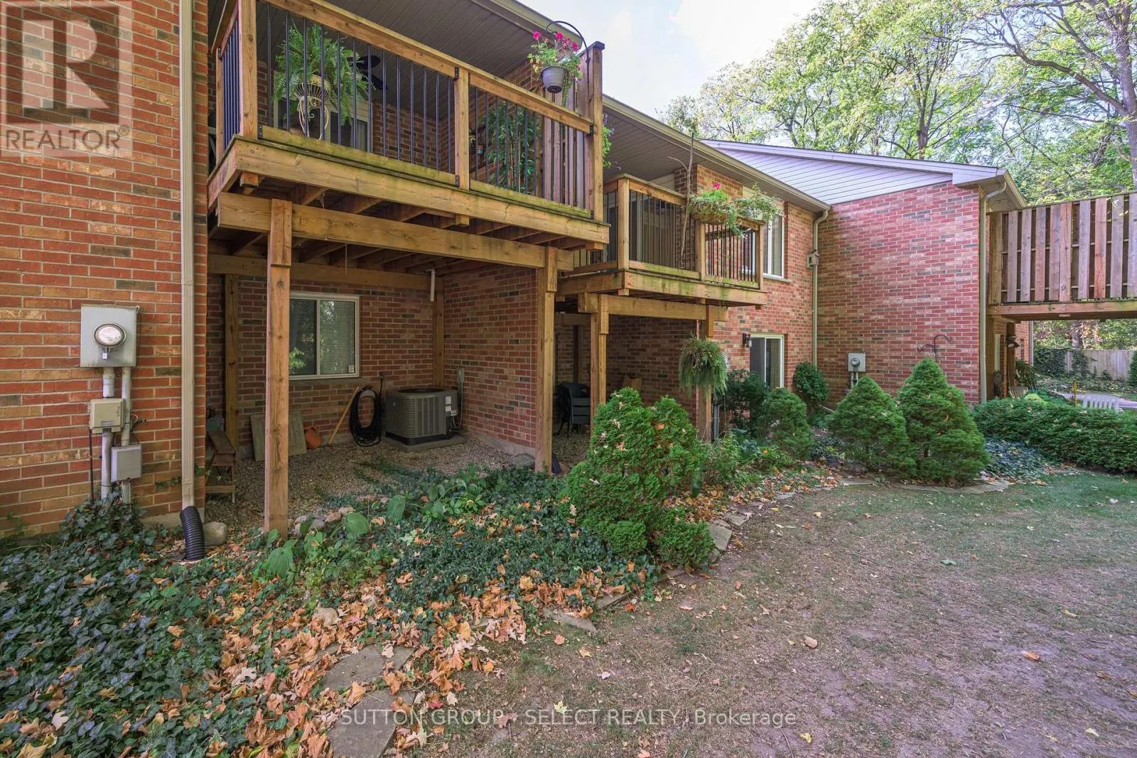 11 - 1337 COMMISSIONERS ROAD W, #11