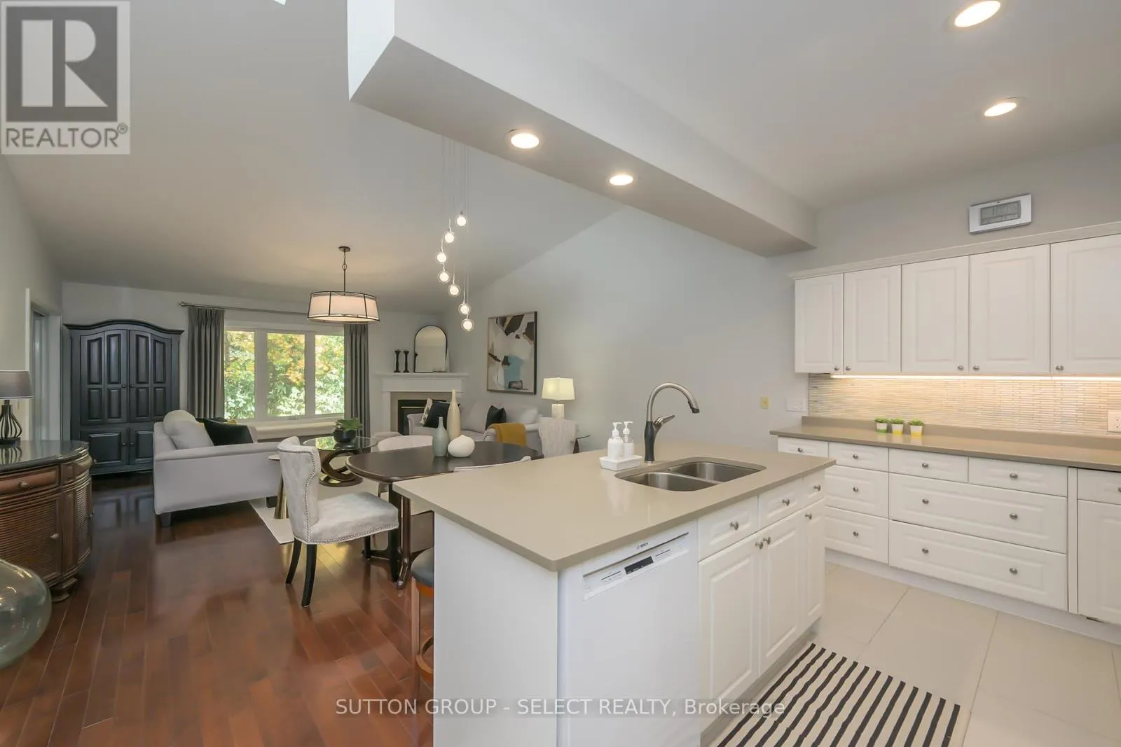 11 - 1337 COMMISSIONERS ROAD W, #11