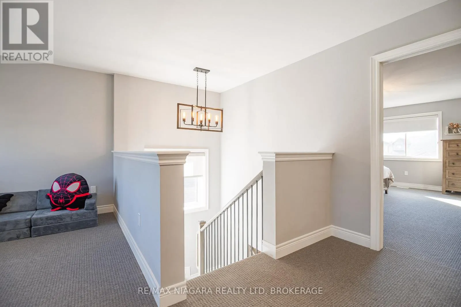 6 MYRTLE STREET N