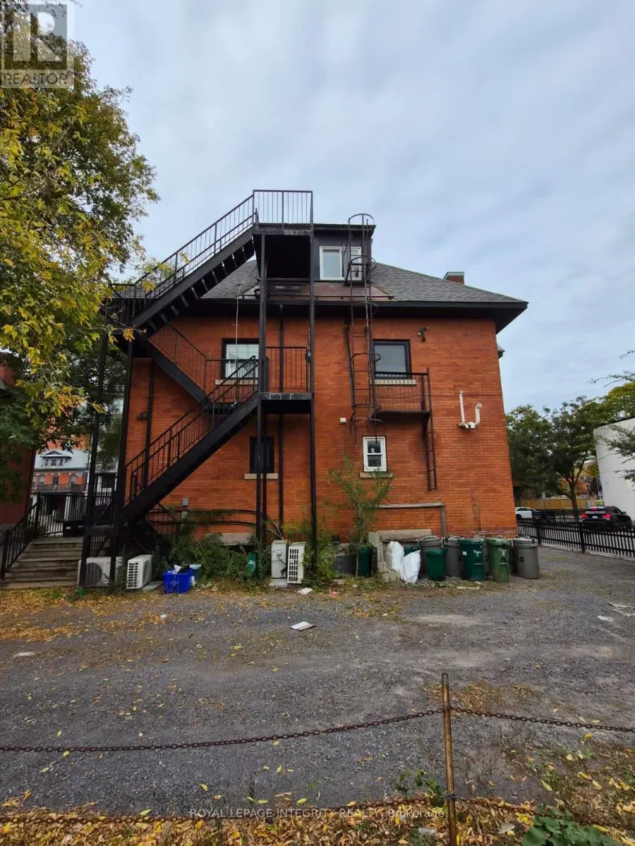 220 ARGYLE AVENUE