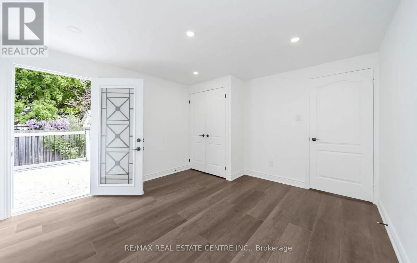 211 DUNSDON STREET