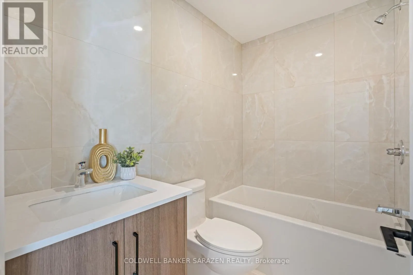 002 - 10 MCARTHUR AVENUE
