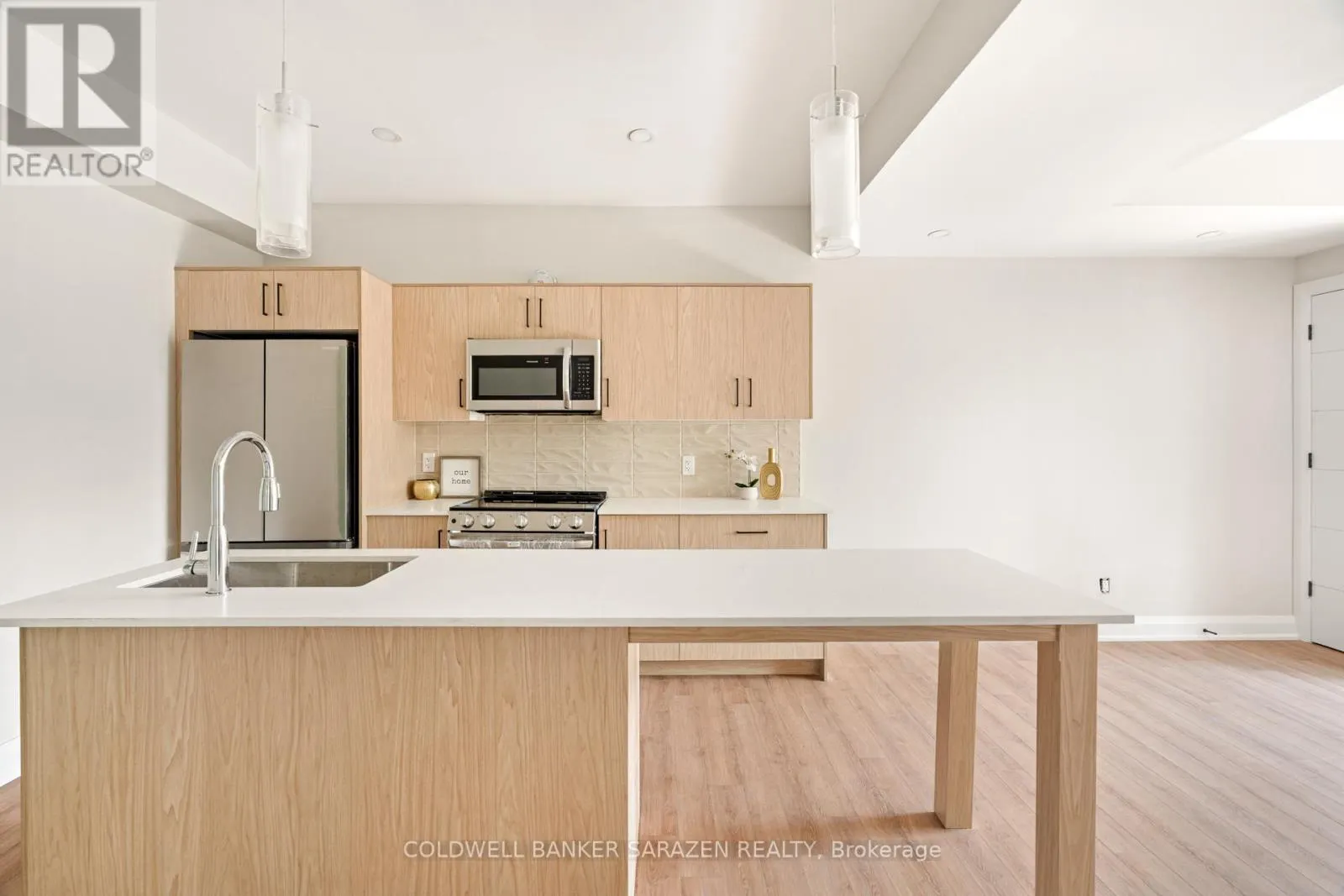 002 - 10 MCARTHUR AVENUE