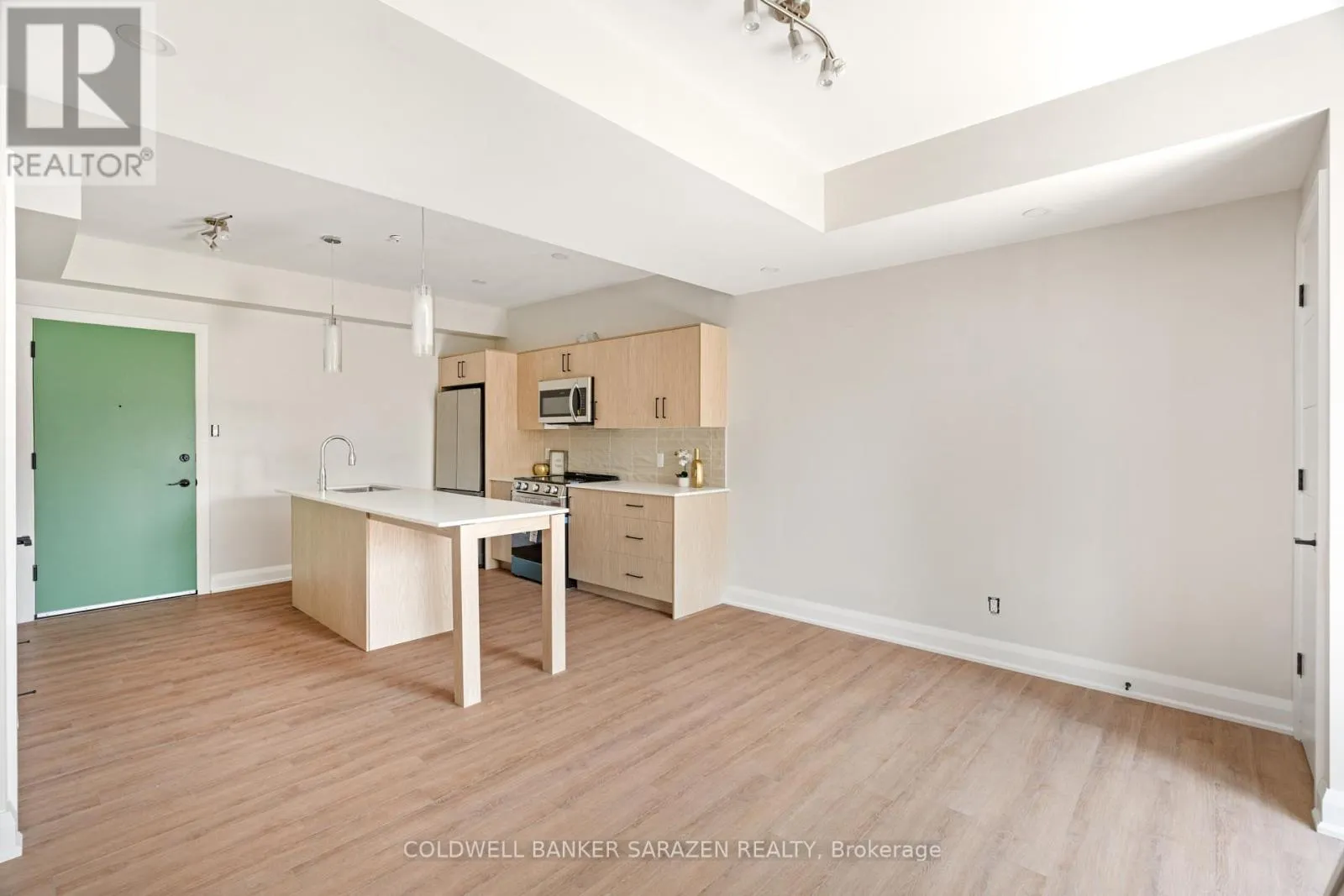 002 - 10 MCARTHUR AVENUE