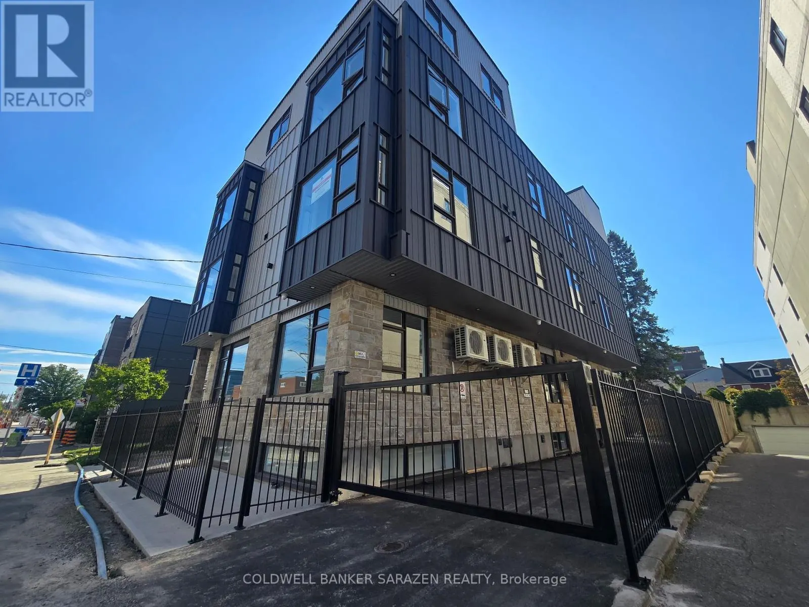 002 - 10 MCARTHUR AVENUE