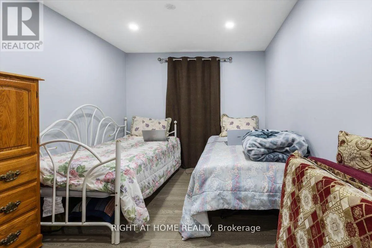 275 TAGGE CRESCENT