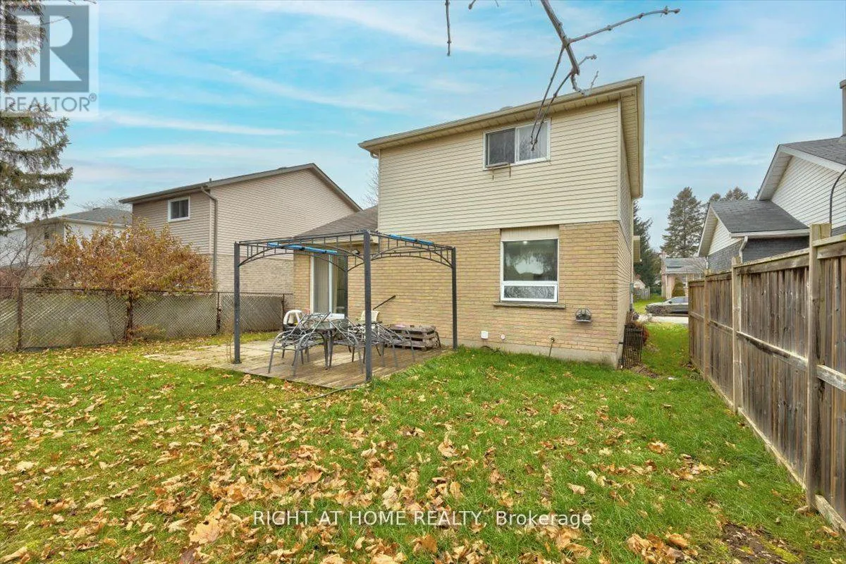 275 TAGGE CRESCENT