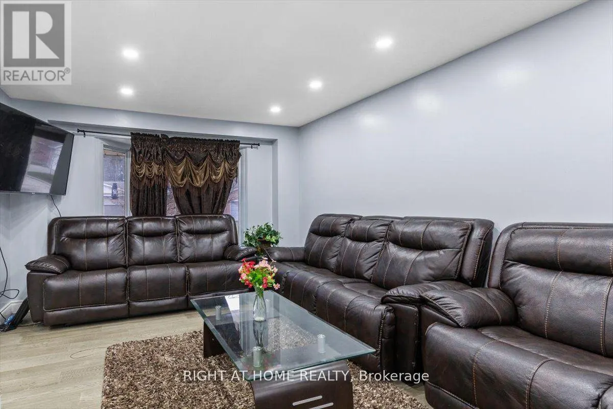 275 TAGGE CRESCENT