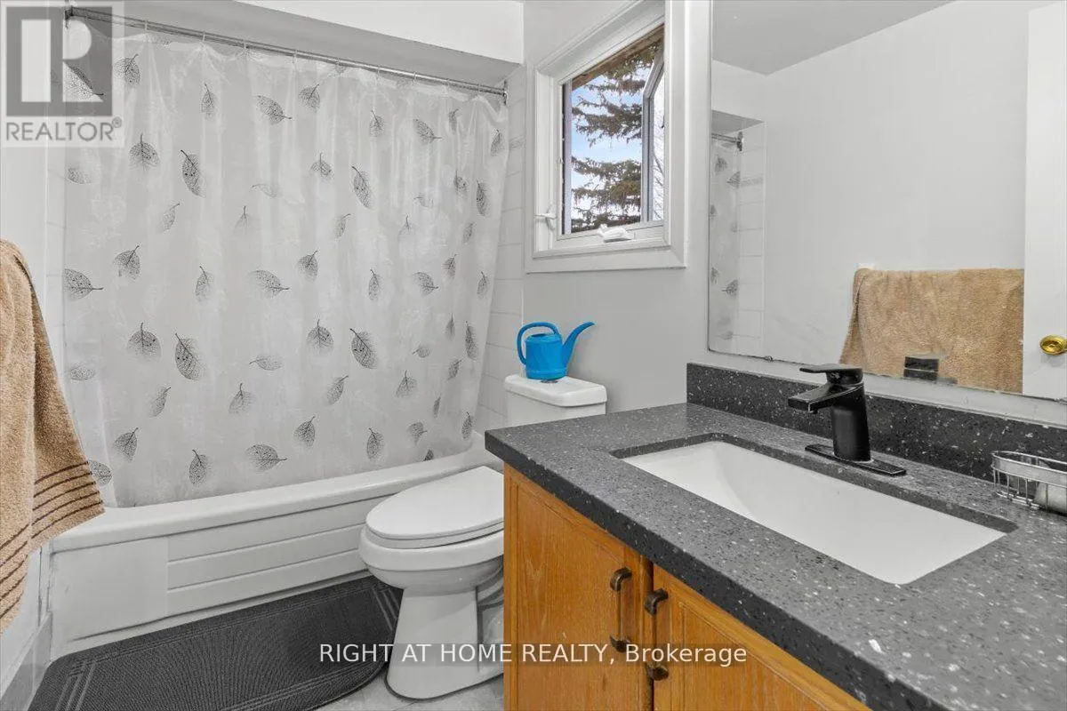 275 TAGGE CRESCENT