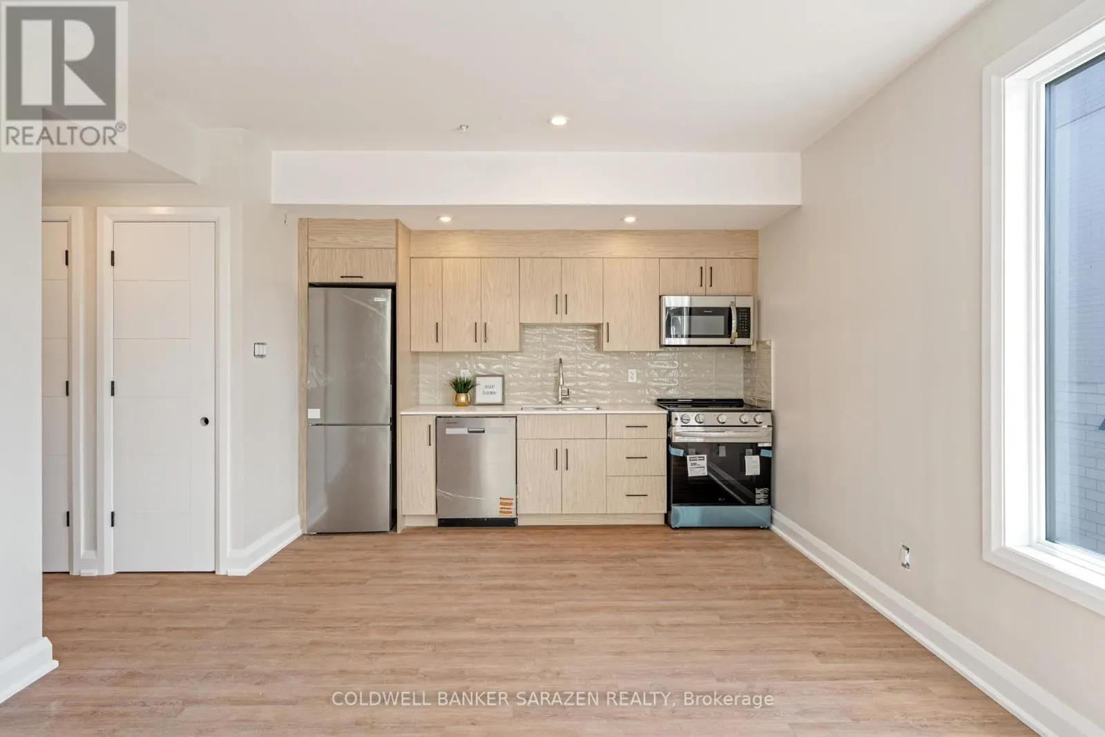 201 - 10 MCARTHUR AVENUE