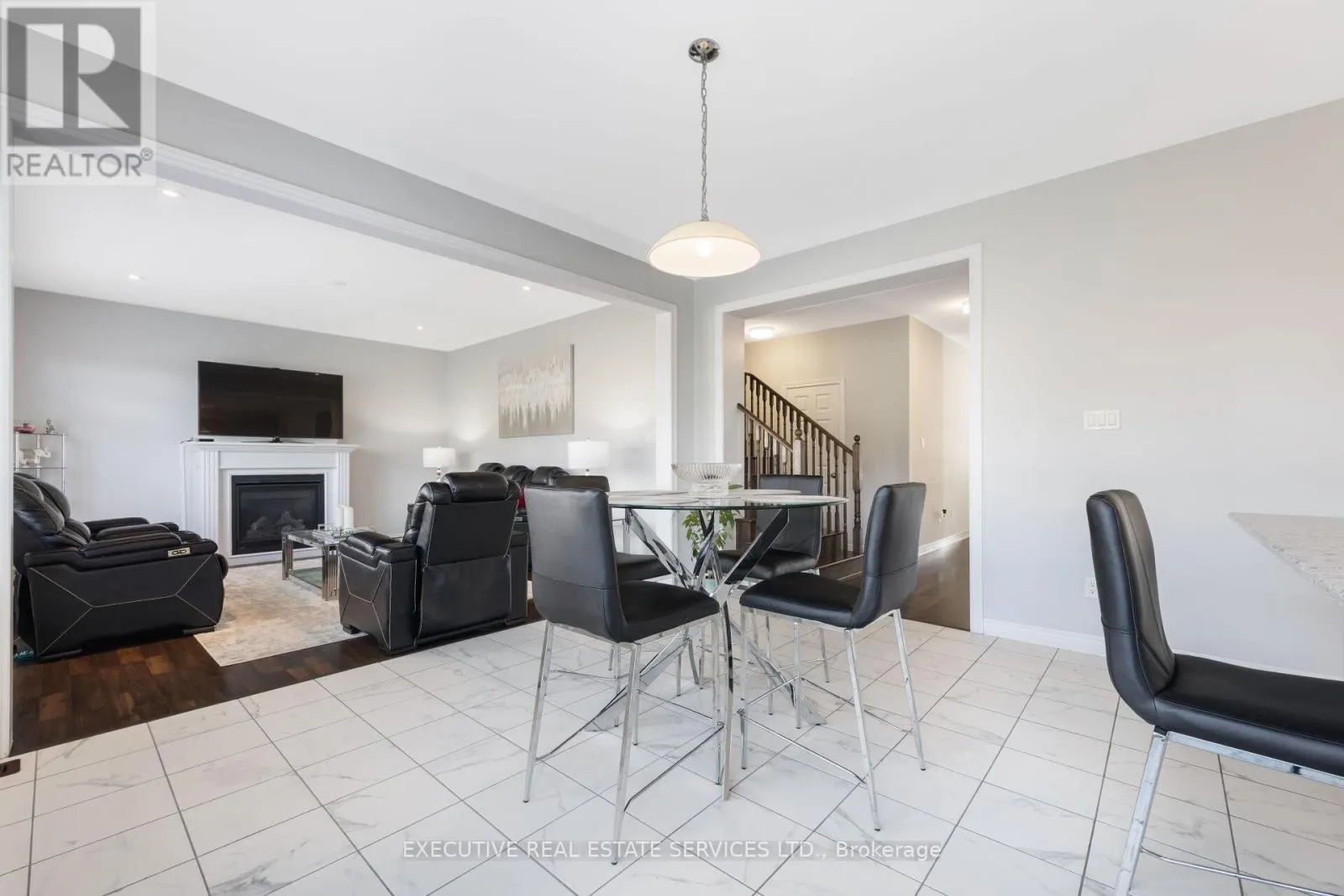 5 DRAKE AVENUE