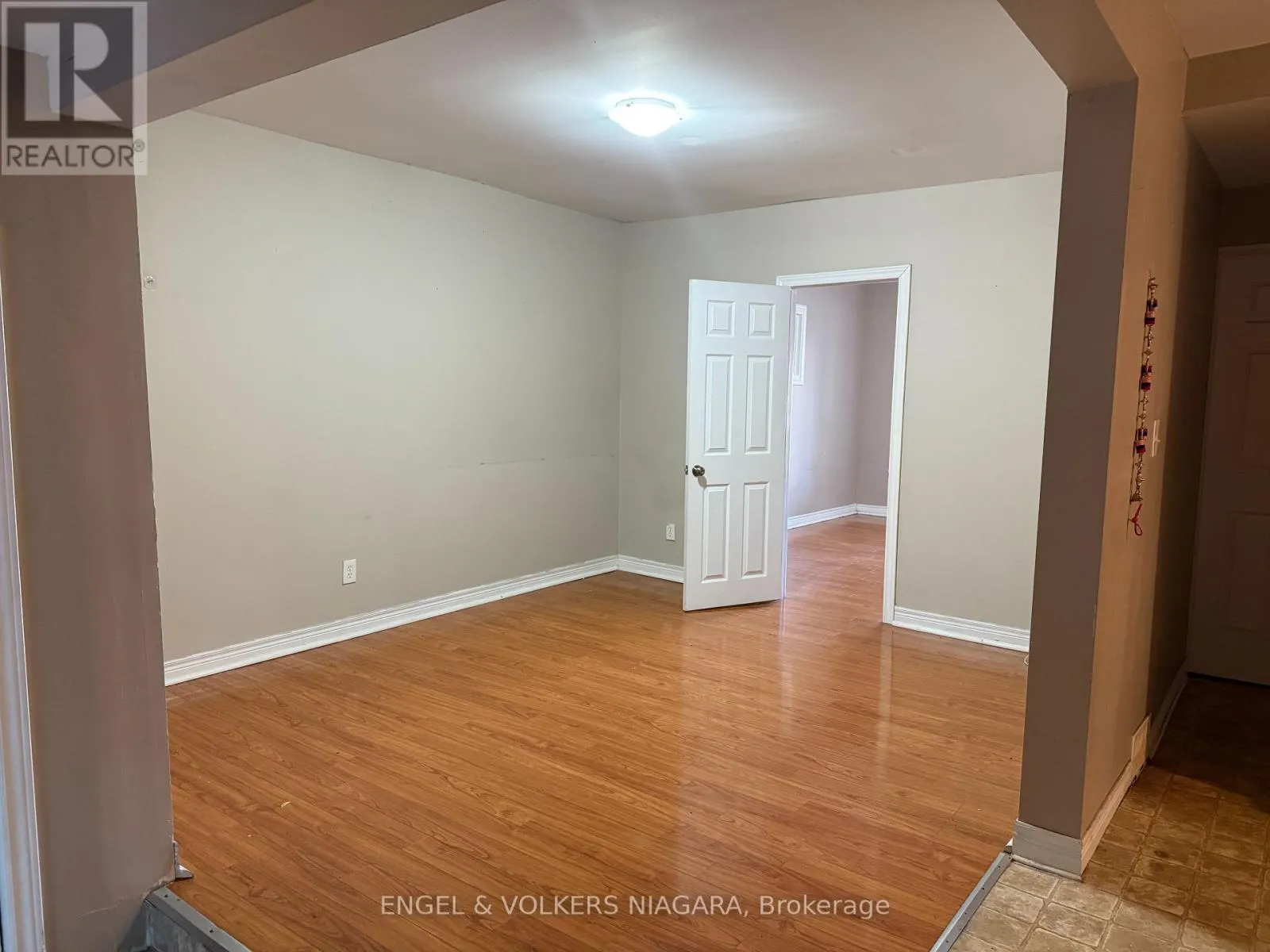 MAIN FLOOR - 5006 WILLMOTT STREET, #Main Floor