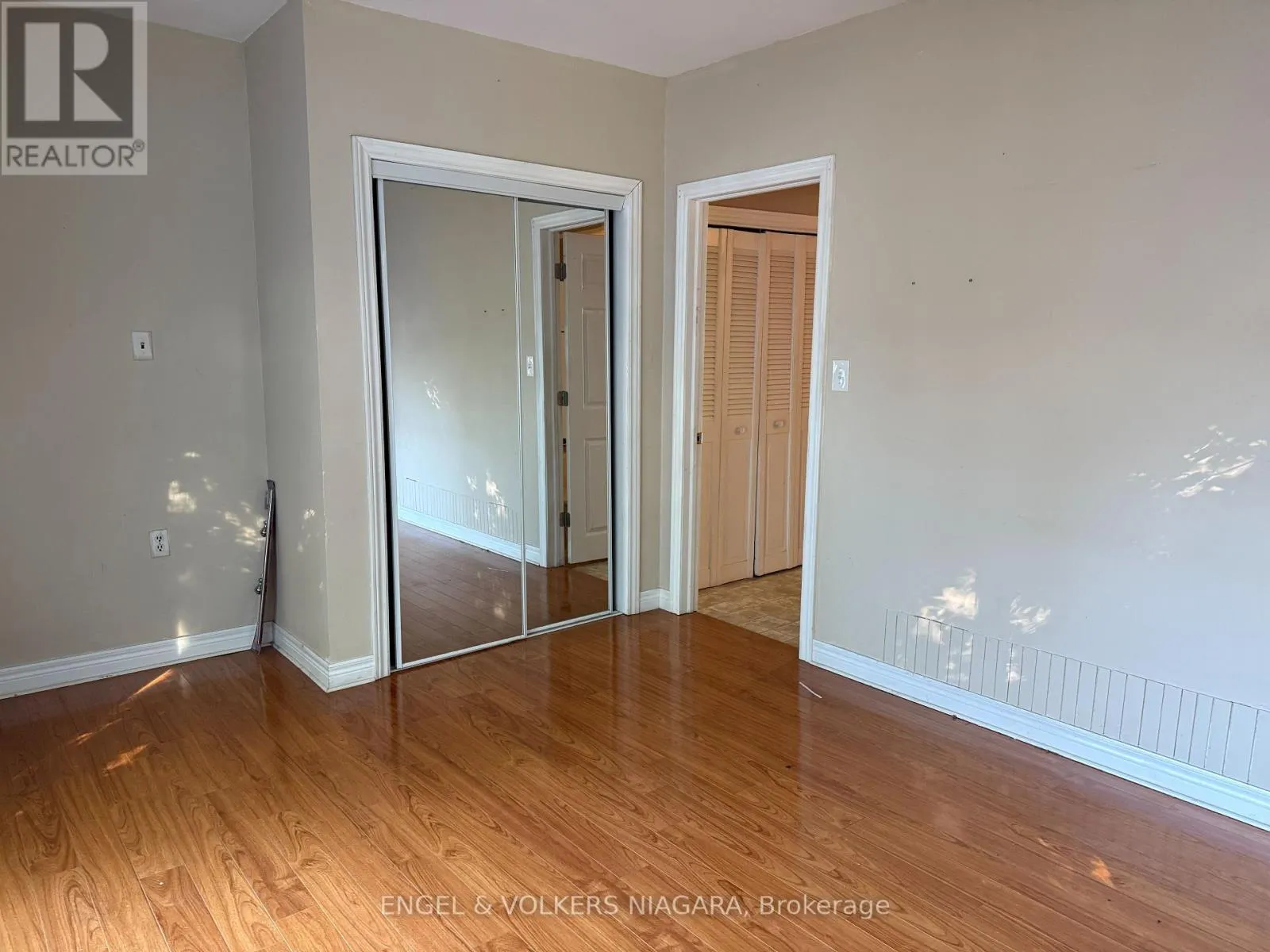 MAIN FLOOR - 5006 WILLMOTT STREET, #Main Floor