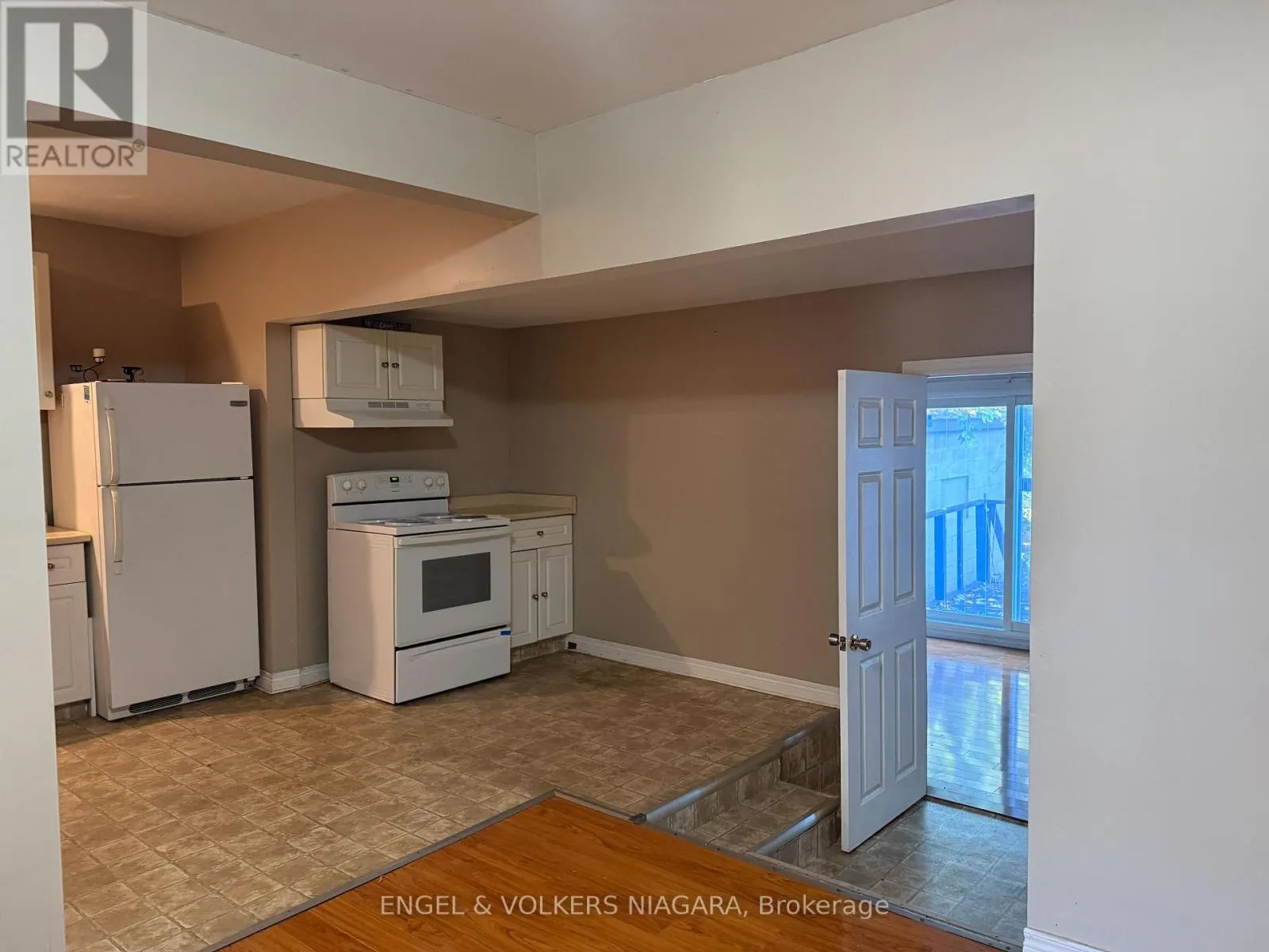 MAIN FLOOR - 5006 WILLMOTT STREET, #Main Floor