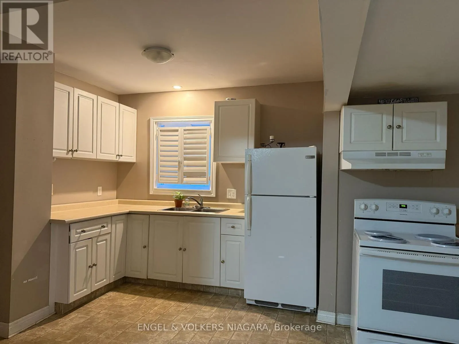 MAIN FLOOR - 5006 WILLMOTT STREET, #Main Floor