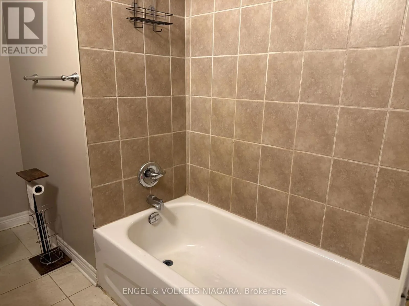 MAIN FLOOR - 5006 WILLMOTT STREET, #Main Floor