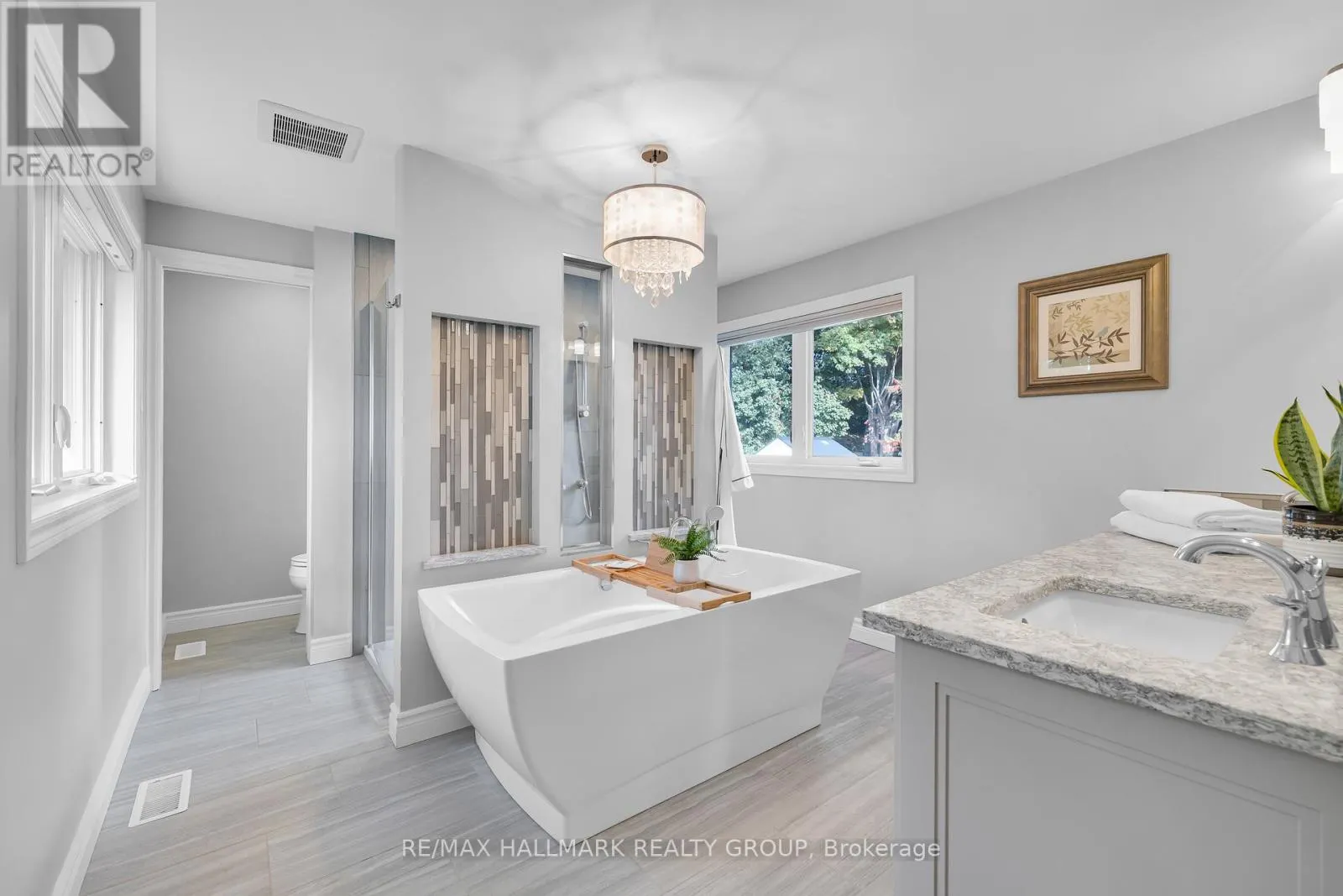 118 QUEENSLINE DRIVE