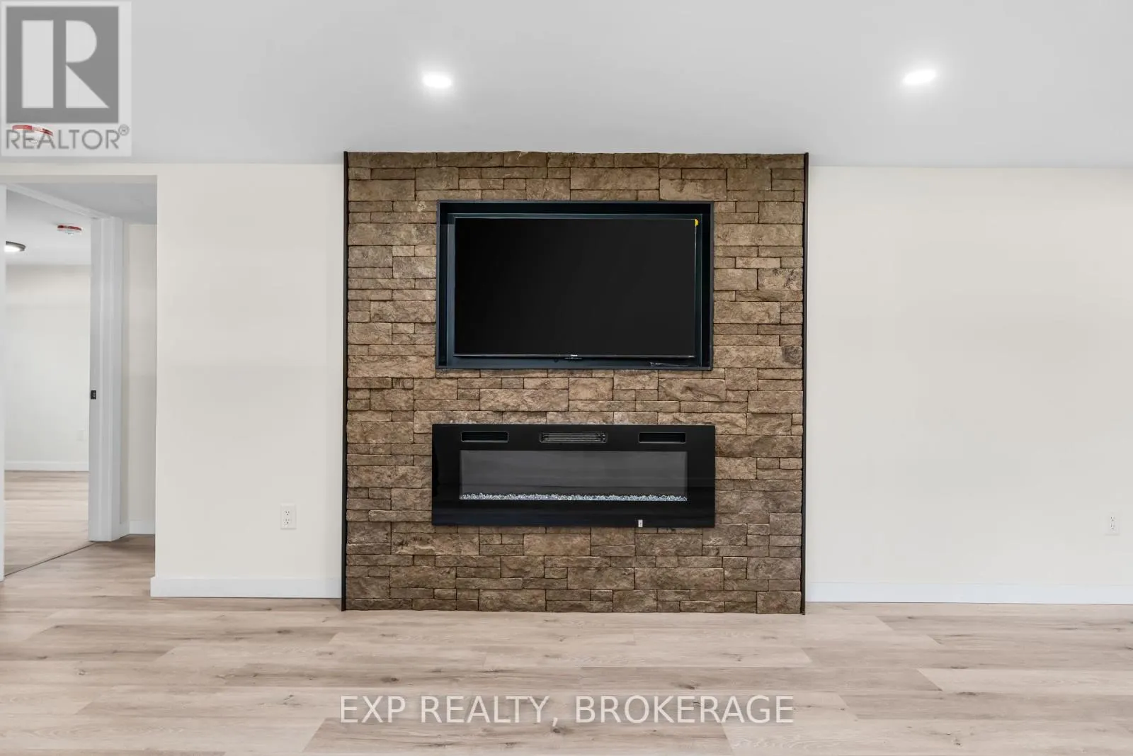 3 - 493 COLLEGE STREET, #3