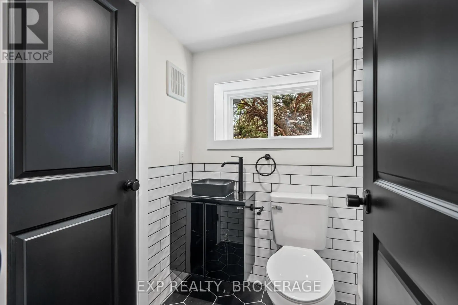 3 - 493 COLLEGE STREET, #3