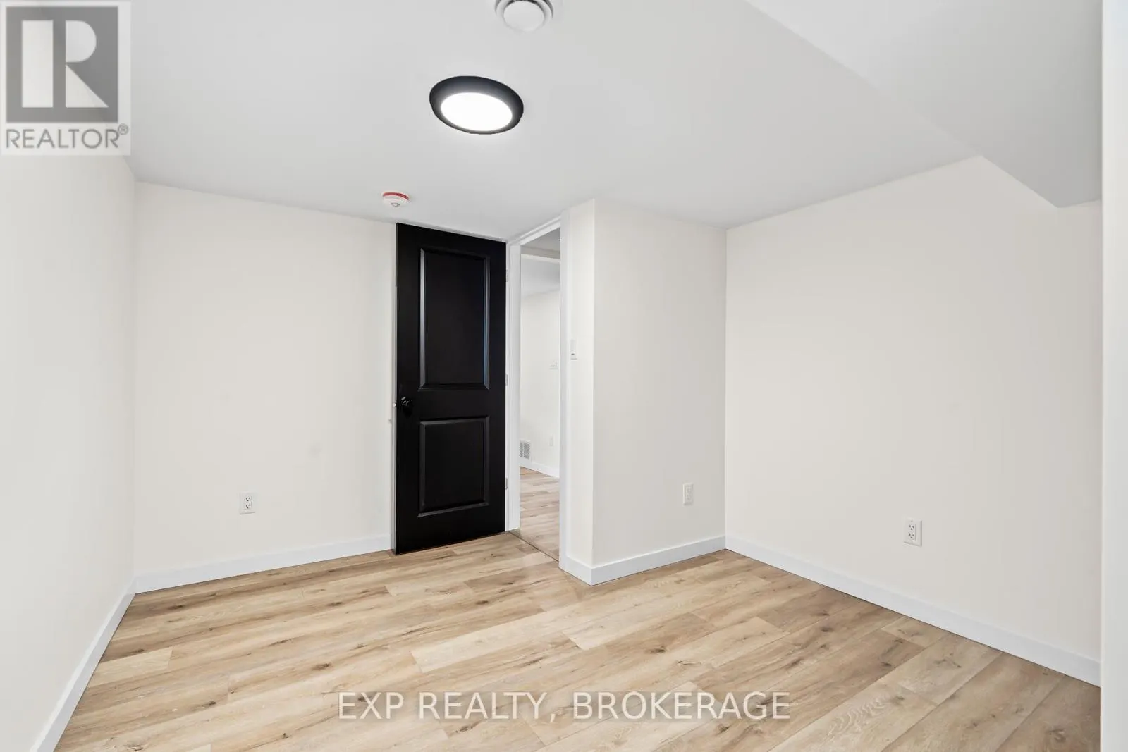 3 - 493 COLLEGE STREET, #3
