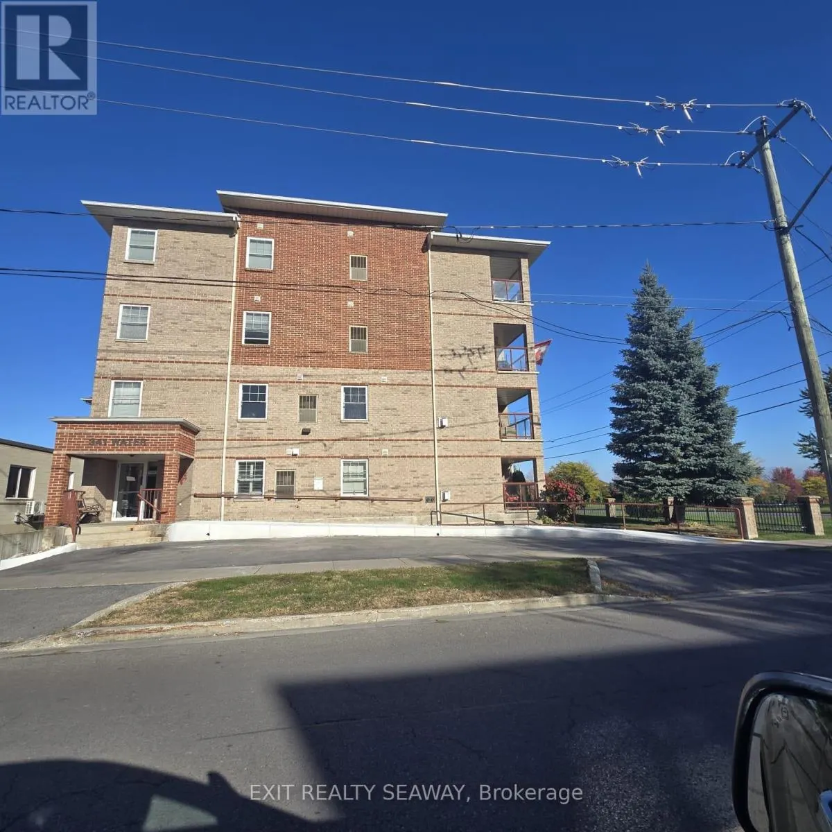 201 - 341 WATER STREET W