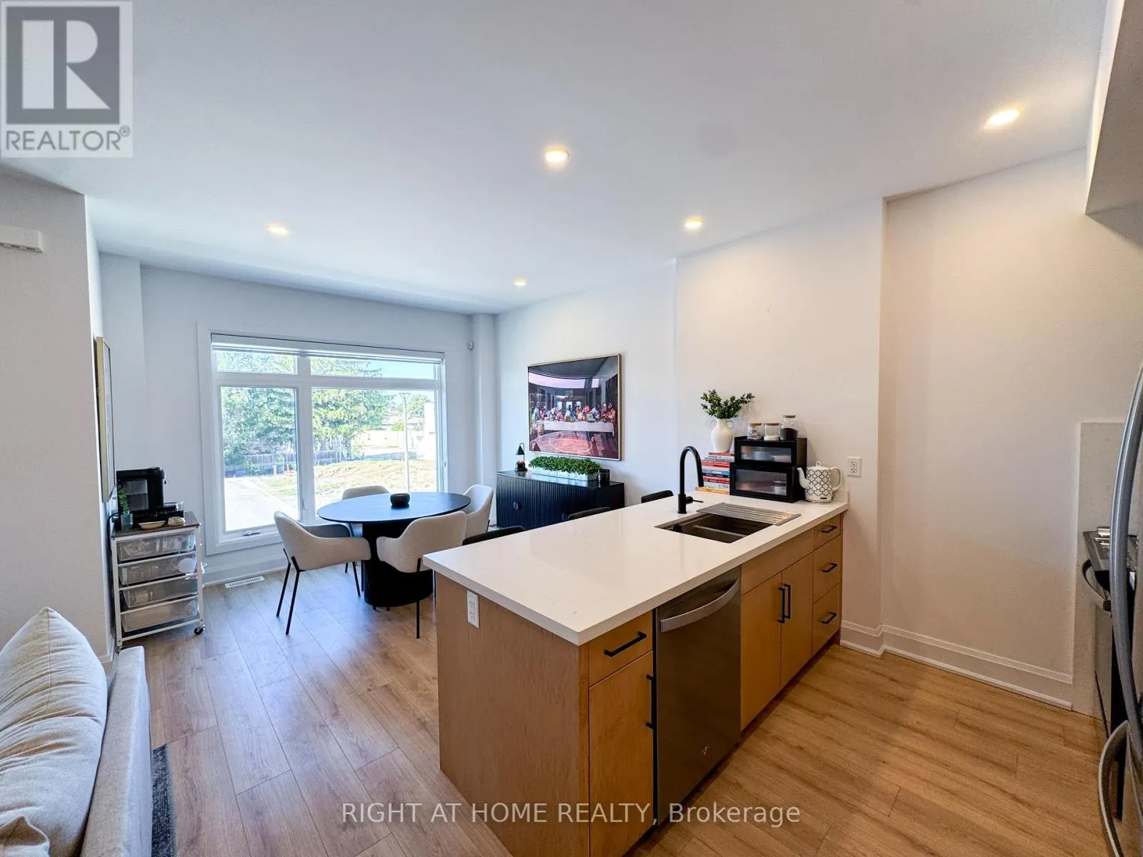 23 - 292 VINE STREET