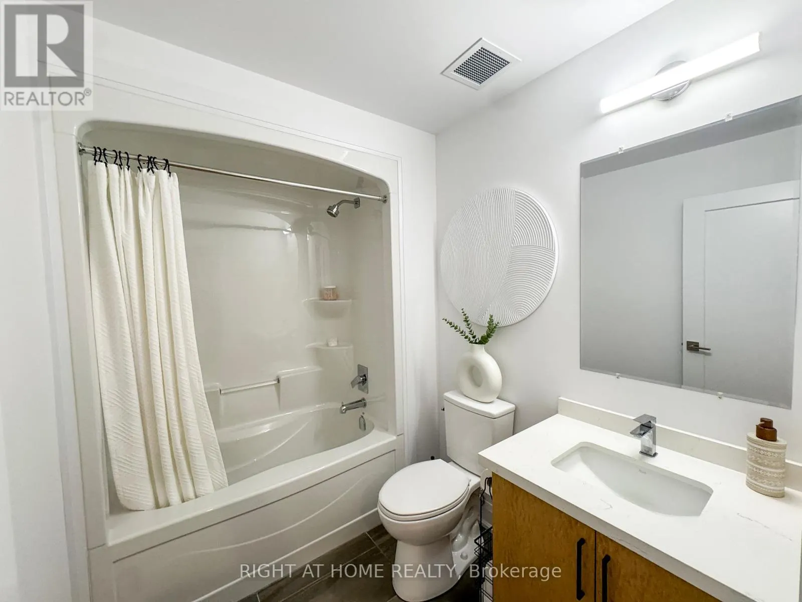23 - 292 VINE STREET