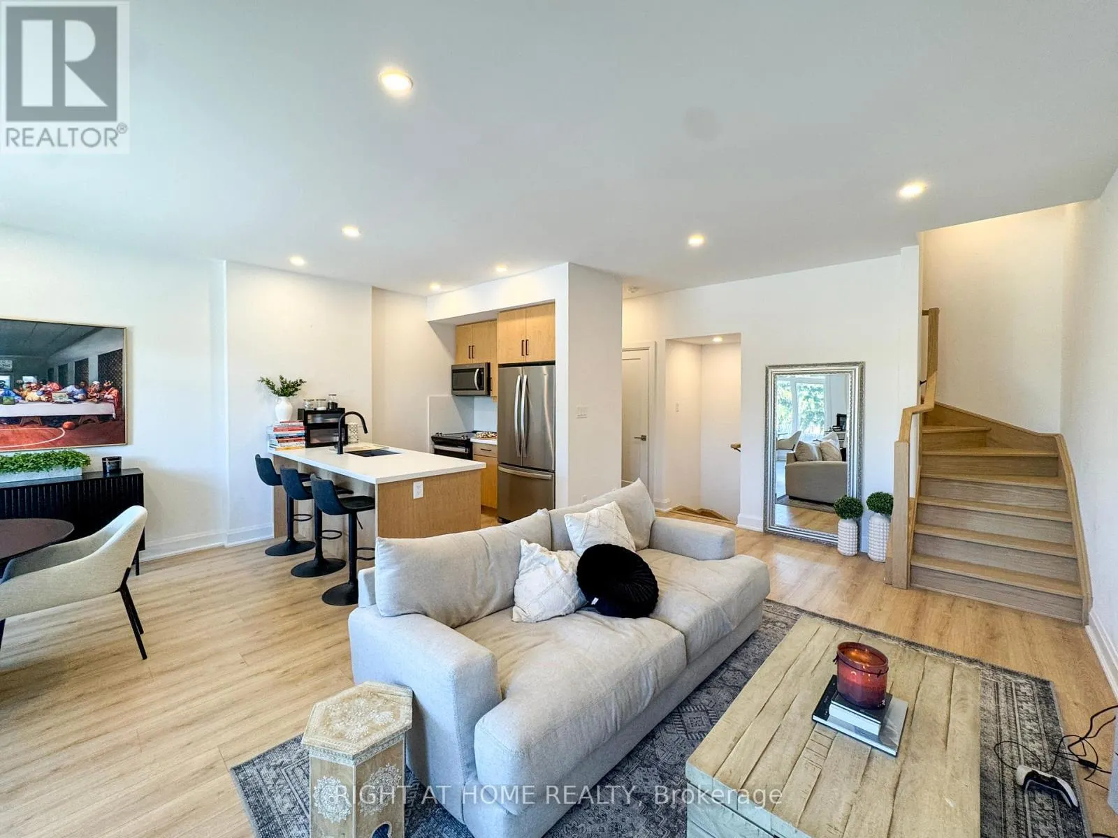 23 - 292 VINE STREET